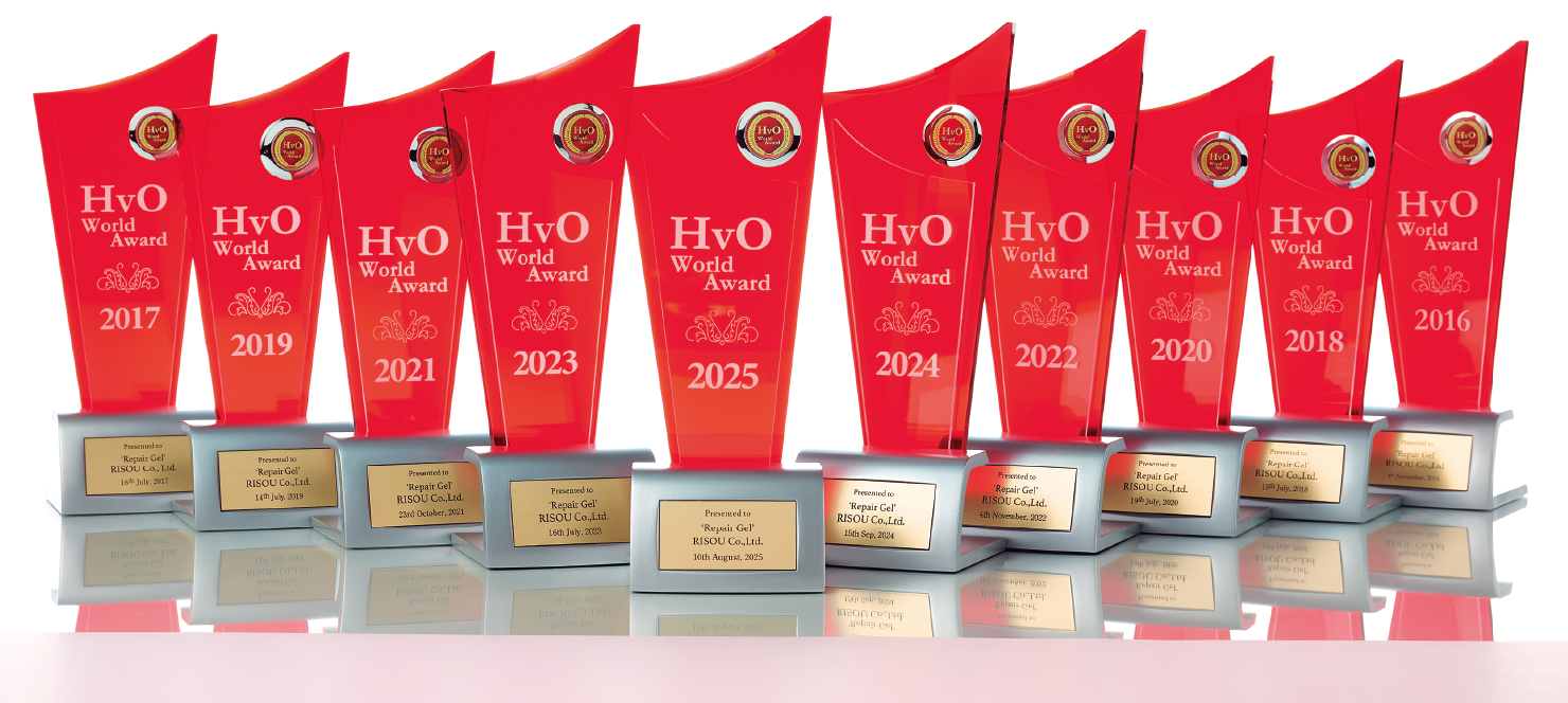 HvO世界大賞受賞トロフィーが10個並ぶ画像