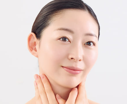 首元までなじませている