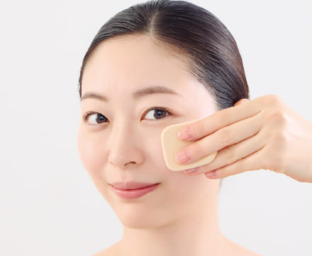 リペアパウダーファンデーションを塗布